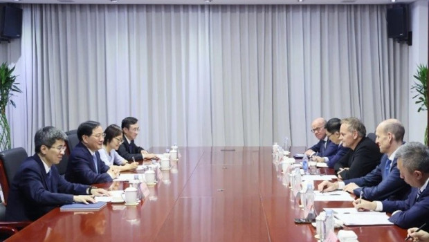 ep reunion del ministro de tecnologia de china y el consejero delegado del grupo vw