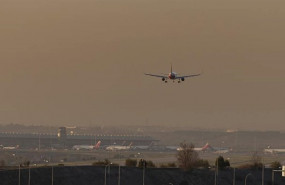 ep un avion de la compania iberia aterriza en el aeropuero adolfo suarez-madrid barajas tras la