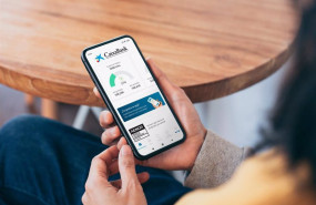 ep un usuario usa la aplicacion caixabank now en su movil