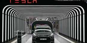 tesla remet les premieres voitures produites dans son usine de gruenheide 