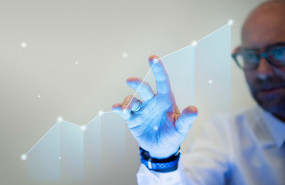 1644849937 businessman pointing his finger to growth graph