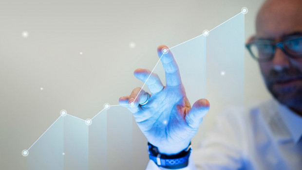 1644849937 businessman pointing his finger to growth graph