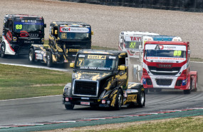 camin preparado para carreras volvo vnl con cap del equipo oliver conducido por stuart oiiver en accin en donington 1 imgenes ps camin preparado para carreras volvo vnl con cap del equipo oliver conducido por stuart oiiver en accin en donington 1 imgenes ps