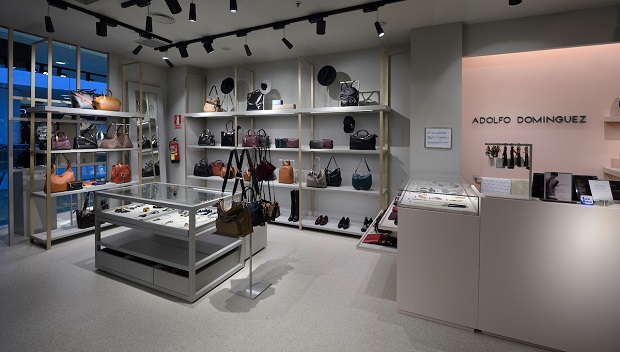 complementos en tienda adolfo dominguez