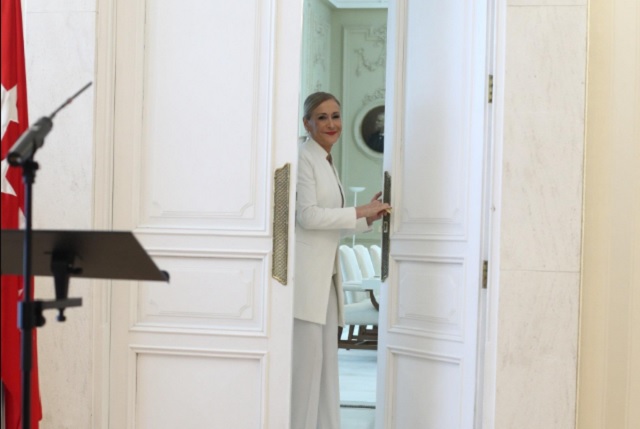 cristina cifuentes rueda prensa puerta