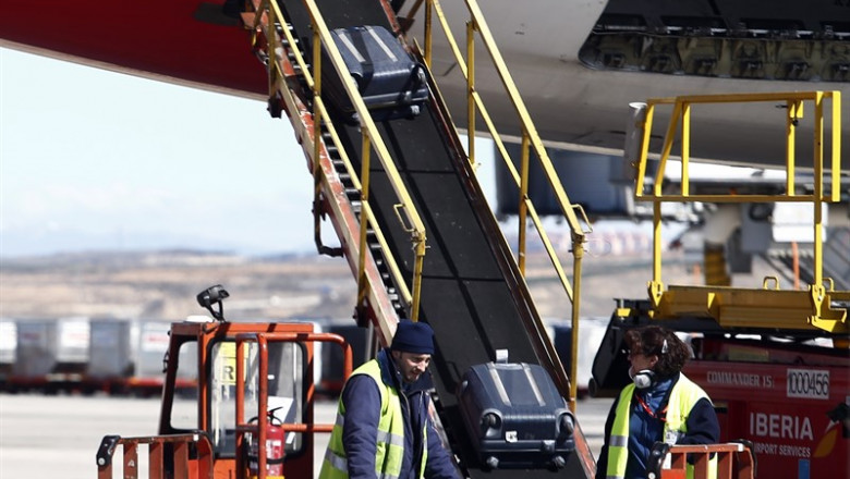 EUROPA PRESS - Archivo ep aeropuertobarajas iberia cargaavion aviones 20190416164405