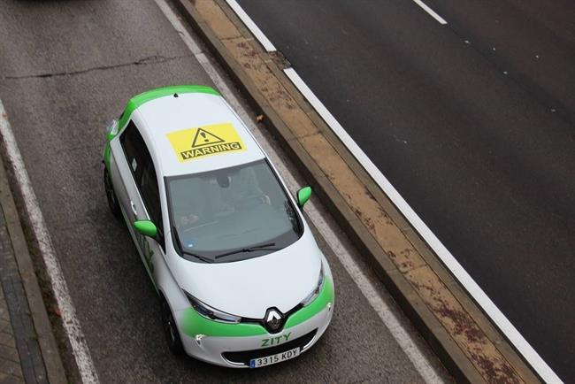 Aministía Internacional pone pegatinas de 'warning' en los coches de Zity | AMNISTÍA INTERNACIONAL ep aministia internacional pone pegatinas de warning encocheszity