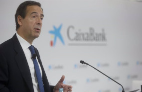 ep archivo   el consejero delegado de caixabank gonzalo cortazar interviene durante la presentacion