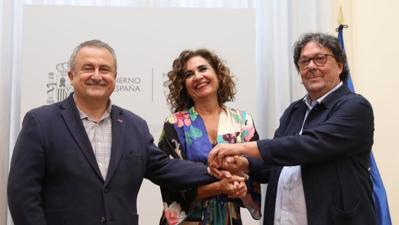ep archivo   i d el excoordinador del area publica de ccoo humberto munoz la ministra de hacienda