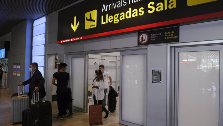 Archivo - Pasajeros procedentes de un vuelo con origen llegan al Aeropuerto Adolfo Suárez Madrid-Barajas. | Óscar Cañas - Europa Press - Archivo ep archivo pasajeros procedentes de un vuelo con origen llegan al aeropuerto adolfo suarez