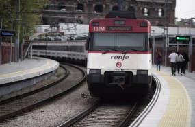 ep archivo   un tren a su llegada a la estacion de renfe de mendez alvaro en madrid espana