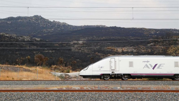 ep archivo   un tren de la linea ave madrid galicia a su paso por una zona quemada por los incendios