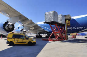ep coronavirus- el aeropuerto de el prat opera 142 vuelos esenciales con material sanitario