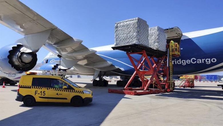 ep coronavirus- el aeropuerto de el prat opera 142 vuelos esenciales con material sanitario