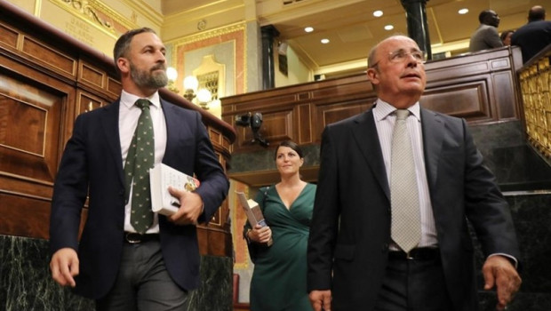 ep el presidente de vox santiago abascal llega al hemiciclo con el diputado de vox por valencia