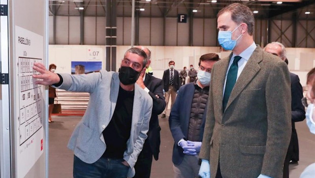 ep el rey felipe vi visita ifema donde hay un hospital provisional para atender a pacientes con