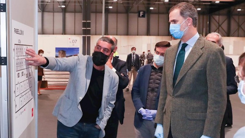 ep el rey felipe vi visita ifema donde hay un hospital provisional para atender a pacientes con