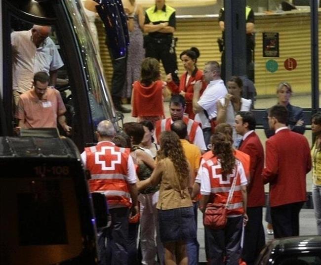 Familiares de víctimas del accidente de Spanair en Barajas | EUROPA PRESS ep familiaresvictimasaccidentespanairbarajas