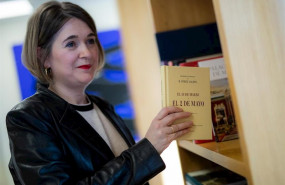ep la consejera de cultura de la comunidad de madrid marta rivera de ciudadanos con el libro de