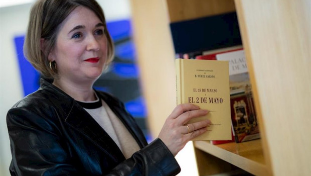 ep la consejera de cultura de la comunidad de madrid marta rivera de ciudadanos con el libro de