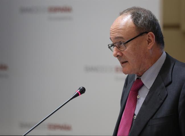 Luis María Linde entrega unos premios | EUROPA PRESS ep luis maria linde entregapremios 20171005124402