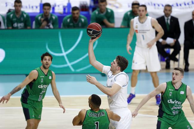 Luka Doncic tira a canasta en un Real Madrid-Joventut | ACB MEDIA ep luka doncic tiracanastaun real madrid-joventut
