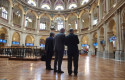 ep tres hombres observan valores economicos en el palacio de la bolsa a 13 de mayo de 2021 en madrid