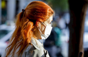 ep una mujer pasea por el centro de madrid con mascarilla como medida de proteccion frente al ep una mujer pasea por el centro de madrid con mascarilla como medida de proteccion frente al