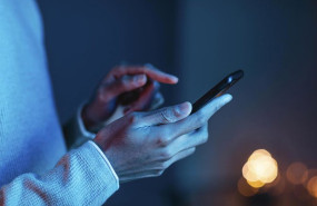 ep una persona con un telefono movil