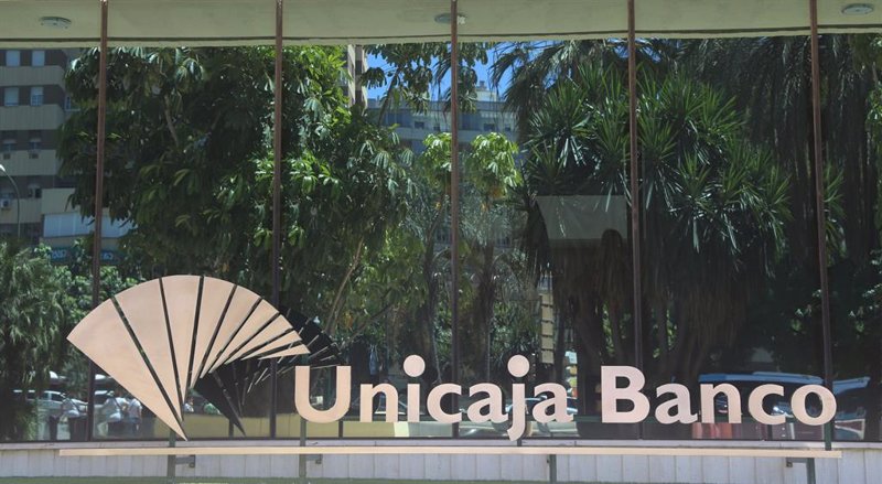 Unicaja propone un ERE de 1.513 trabajadores y el cierre de 395 oficinas