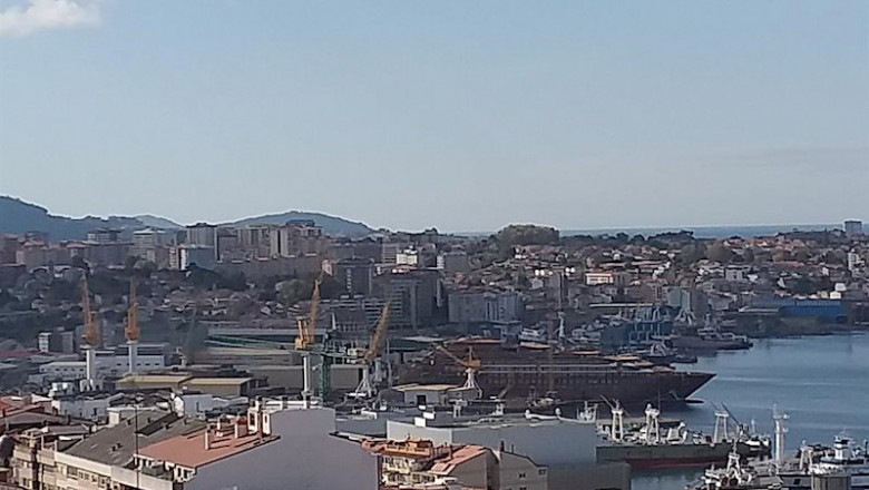 ep vista del astillero hijos de j barreras con el barco de ritz carlton en la grada