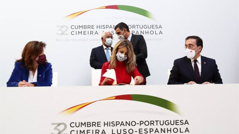 Yolanda Díaz y su homóloga portuguesa firman un protocolo de cooperación sobre trabajadores transfronterizos | MINISTERIO DE TRABAJO Y ECONOMÍA SOCIAL ep yolanda diaz y su homologa portuguesa firman un protocolo de cooperacion sobre trabajadores