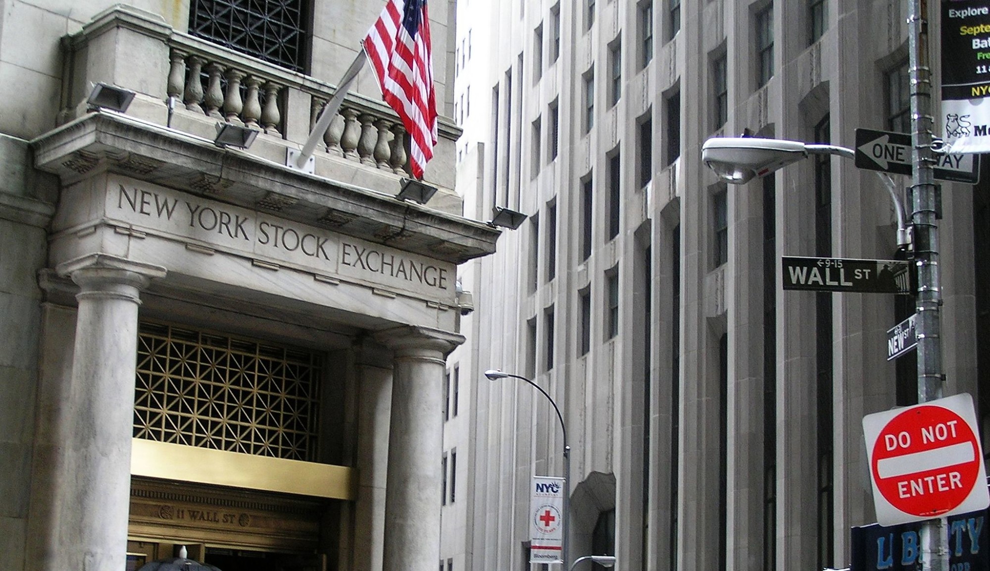 Wall Street se dispara un 2% tras la subida de tipos de la Reserva Federal