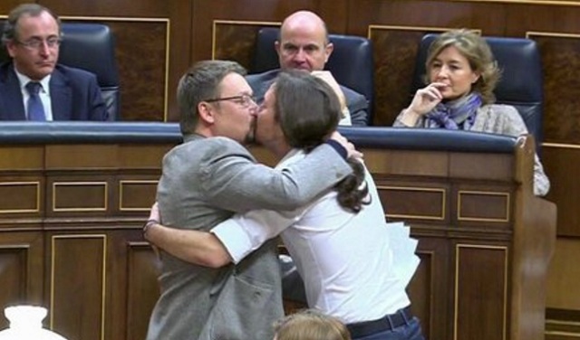 beso pablo iglesias beso pablo iglesias