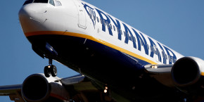 un avion ryanair atterit a l aeroport paris beauvais 