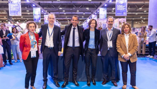 ep alexandre bompard presidente y director general del grupo carrefour y elodie perthuisot directora