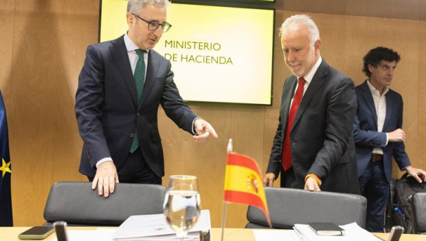 ep archivo   i d el ministro de hacienda arcadi espana y el ministro de politica territorial y