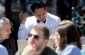 ep archivo   un camarero de nacionalidad extranjera atiende una mesa en una terraza en el centro de