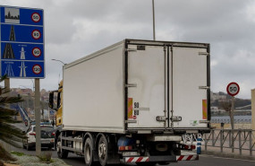 ep archivo   un camion pasa por la aduana comercial de ceuta