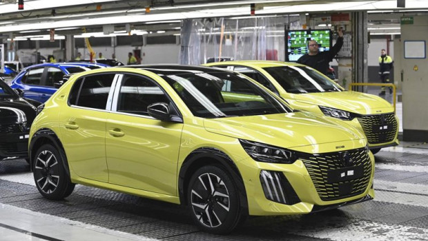 ep archivo   uno de los coches que se fabrica en una planta de stellantis