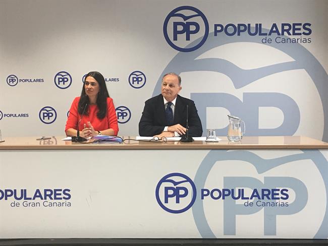 Bento y Rodríguez durante la rueda de prensa sobre los PGE, este lunes | CEDIDA POR EL PP DE CANARIAS ep bentorodriguez duranteruedaprensalos pge este lunes
