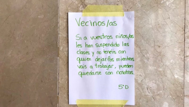ep cartel donde un grupo de estudiantes ofrece a sus vecinos cuidar de ninos y ninas tras la