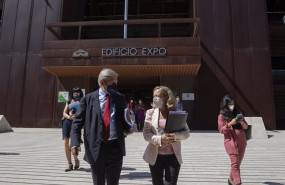 ep el comisario johannes hahn y la vicepresidenta nadia calvino tras visitar en sevilla la sede del