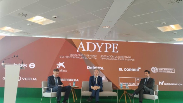 ep el director de economia espanola de caixabank research oriol aspachs y el director de estudios de