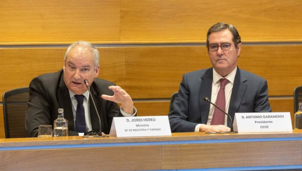 ep el ministro de industria y turismo jordi hereu y el presidente de ceoe antonio garamendi durante