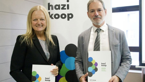 ep el presidente de hazikoop mikel larrea y la nueva directora marta areizaga ep el presidente de hazikoop mikel larrea y la nueva directora marta areizaga