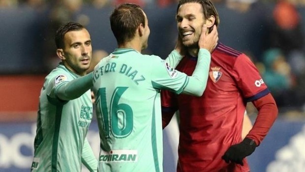 ep granada aprovecha tropiezosponerse liderempatarosasuna