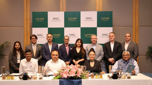 ep ihg firma el hotel garner ahmedabad motera para reforzar su expansion de media gama en india