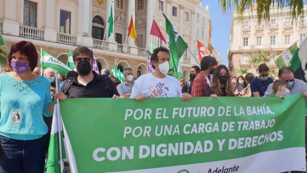 ep kichi y teresa rodriguez en la manifestacion contra el cierre de la planta de airbus de puerto