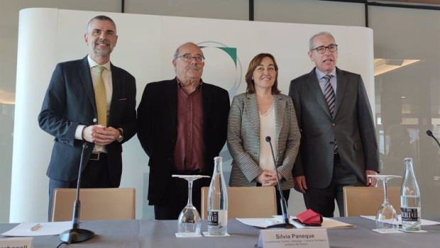 ep la portavoz del govern y consellera de territorio silvia paneque junto con el pesidente del